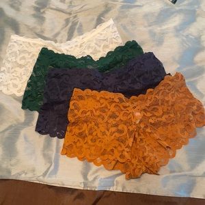 SHEIN Scallop Trim Lace Panty Set